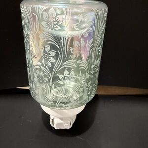 New Scentsy Lily Garden Plug-In Warmer - Purple and Green